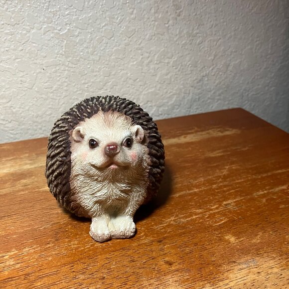 Small  Hedgehog. Resin  3.5 inches‎ tall - Picture 4 of 5